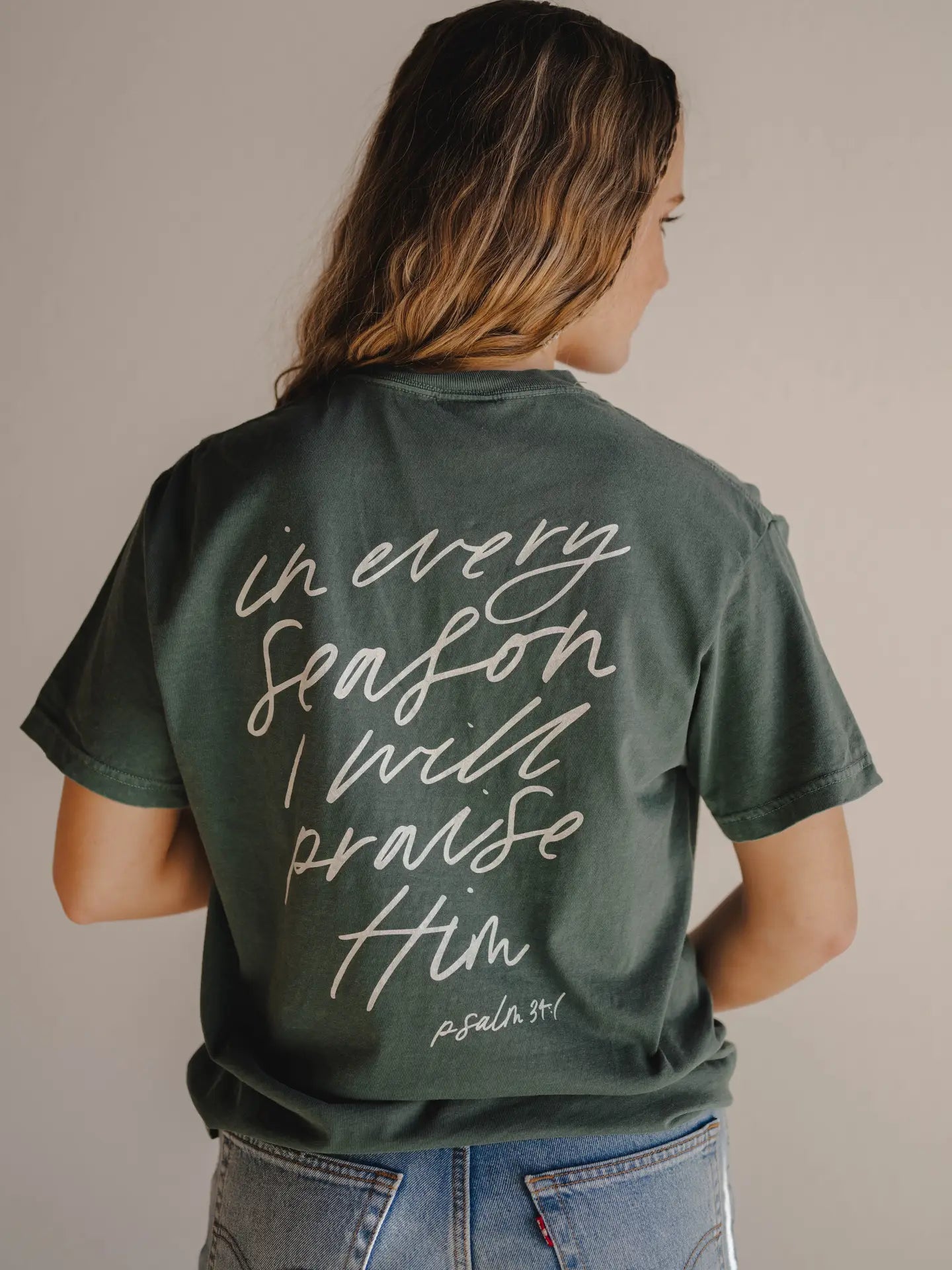 'IN EVERY SEASON' GRAPHIC TEE