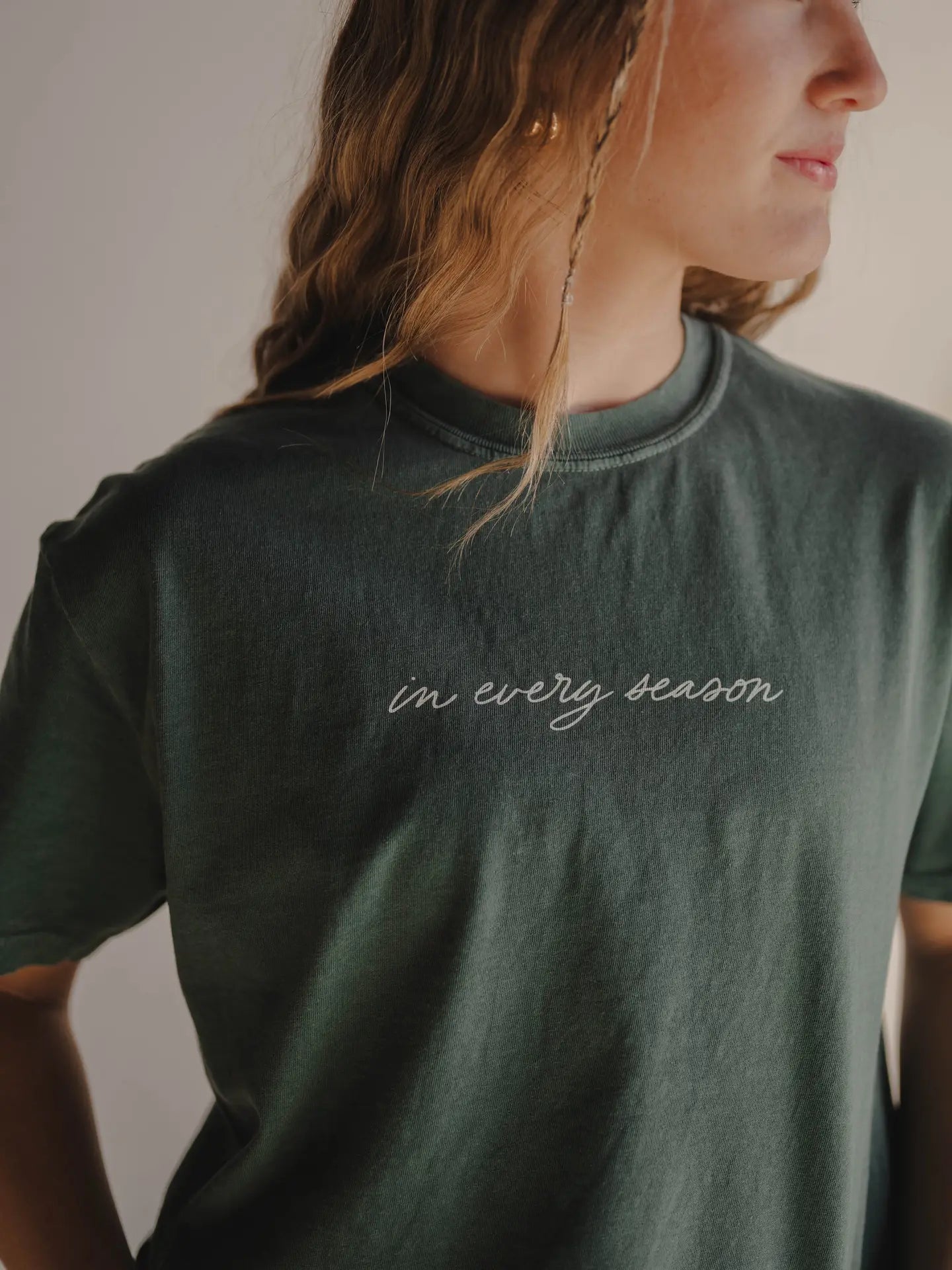 'IN EVERY SEASON' GRAPHIC TEE