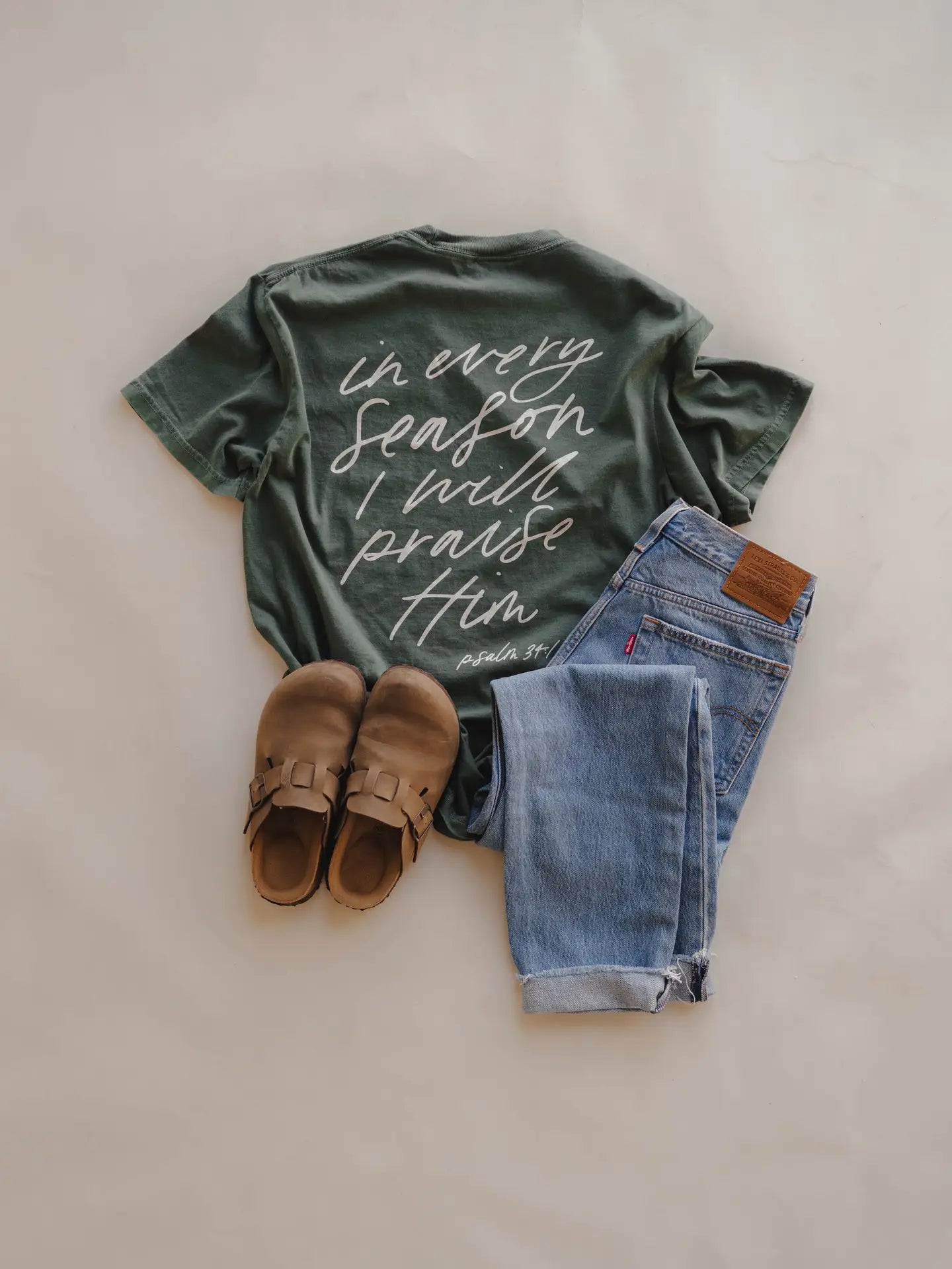 'IN EVERY SEASON' GRAPHIC TEE