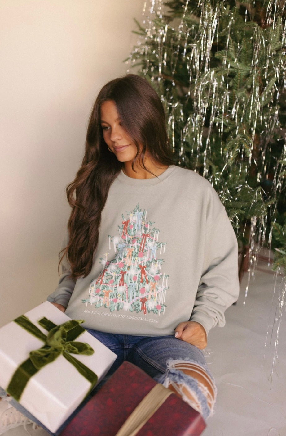BOW CHRISTMAS CREWNECK