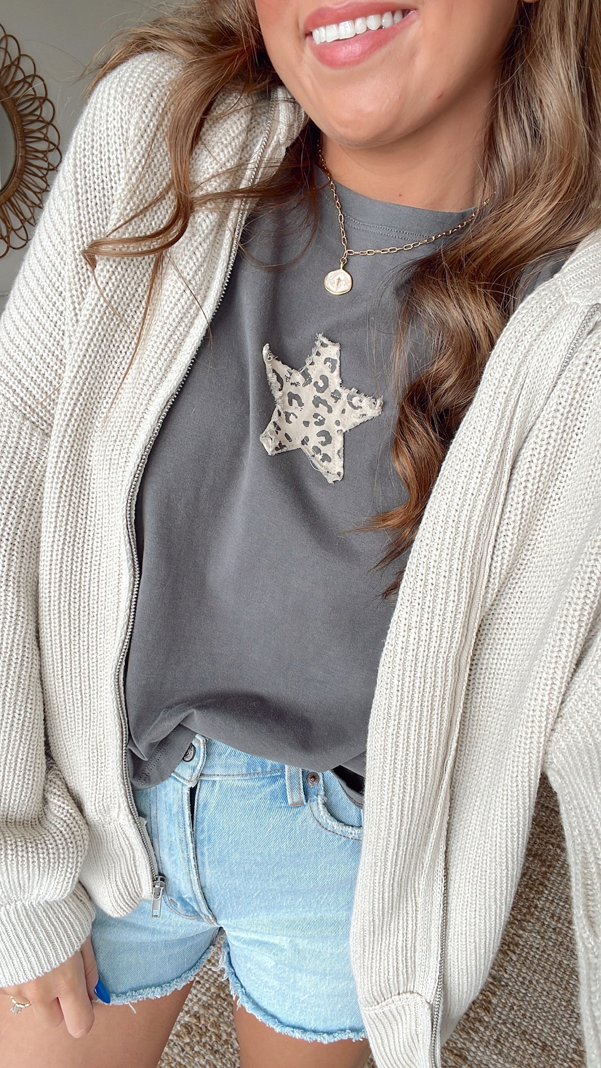 DISTRESSED STAR TEE
