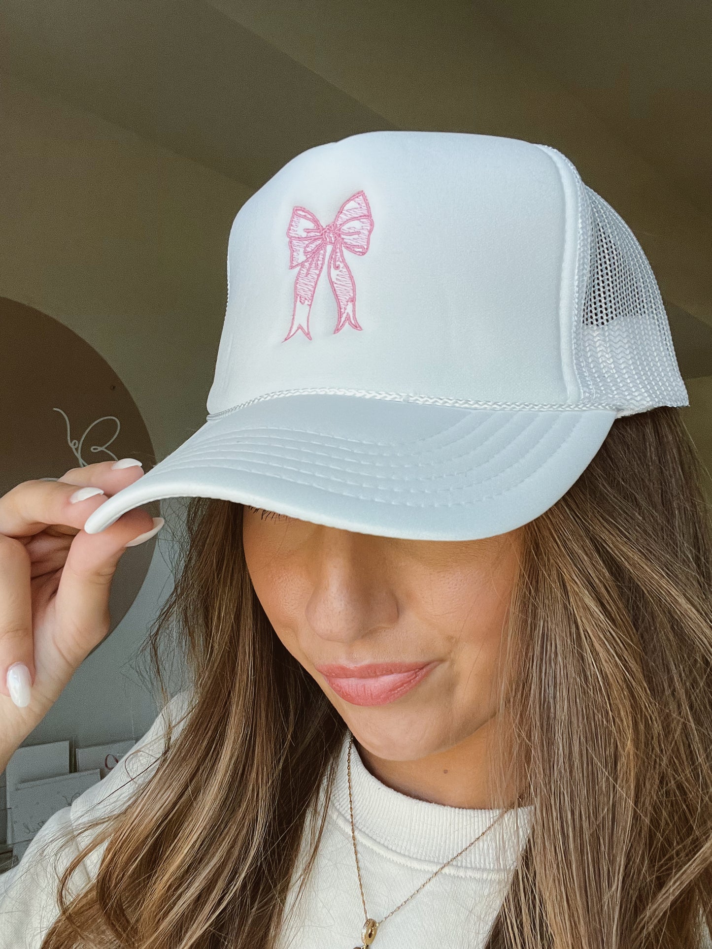 BOW TRUCKER HAT - WHITE