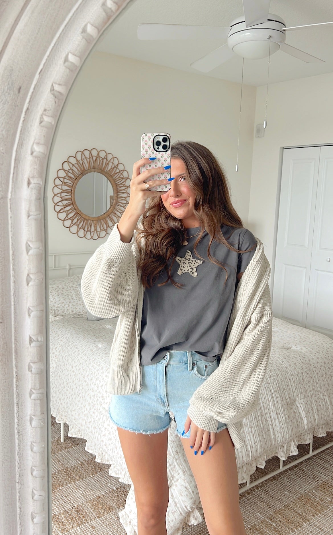 DISTRESSED STAR TEE