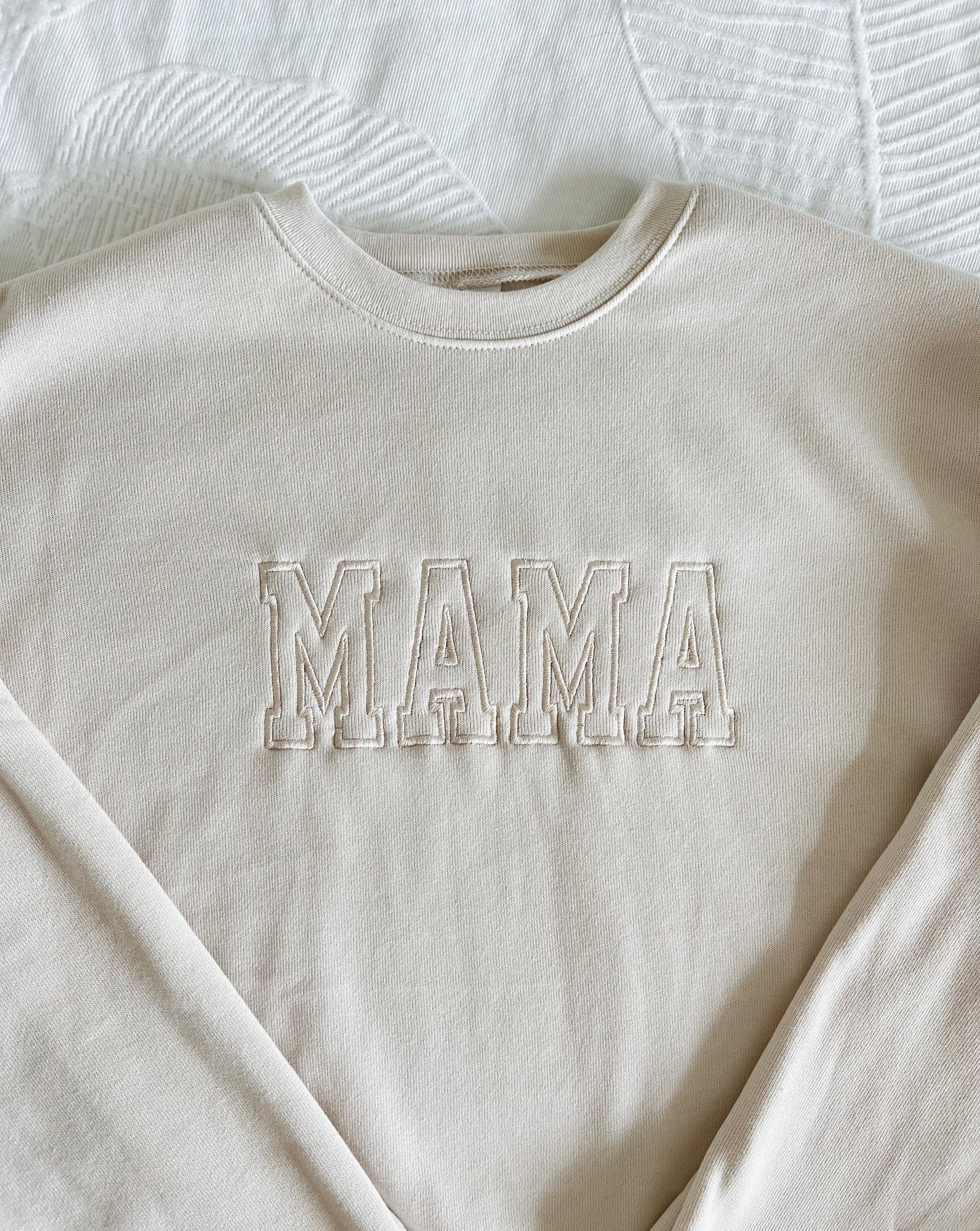 MAMA EMBROIDERED CREWNECK