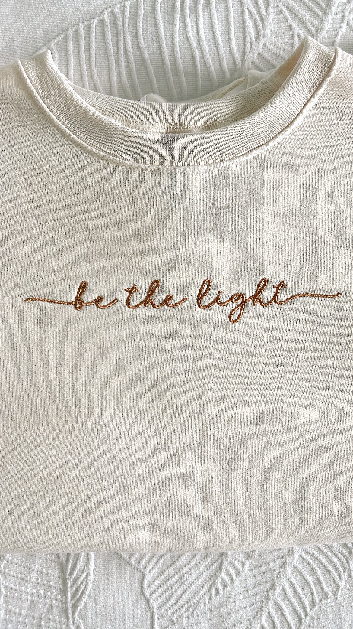 'BE THE LIGHT' CREWNECK